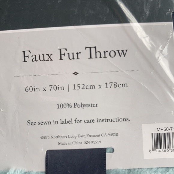 Relisted Madison Park faux fur throw blanket 60 X 70 in - Picture 3 of 14